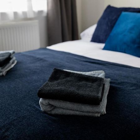 Gorgeous Modern Apartment Near Redhill Station Inc Private Garden & Parking Екстериор снимка