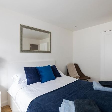 Gorgeous Modern Apartment Near Redhill Station Inc Private Garden & Parking Екстериор снимка