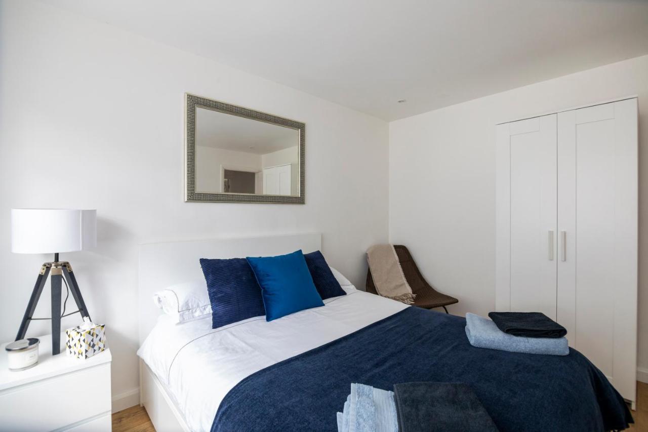 Gorgeous Modern Apartment Near Redhill Station Inc Private Garden & Parking Екстериор снимка