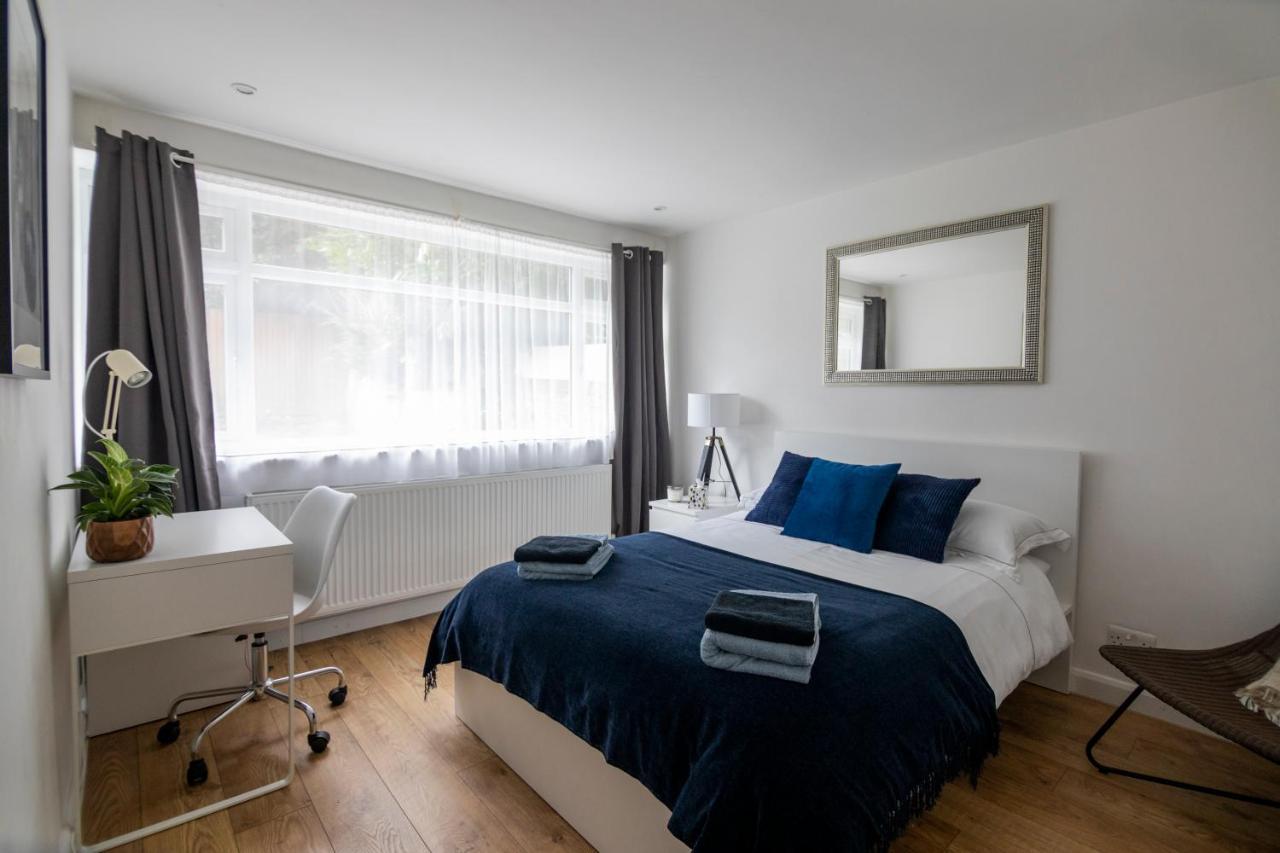 Gorgeous Modern Apartment Near Redhill Station Inc Private Garden & Parking Екстериор снимка