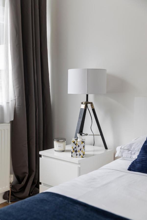 Gorgeous Modern Apartment Near Redhill Station Inc Private Garden & Parking Екстериор снимка