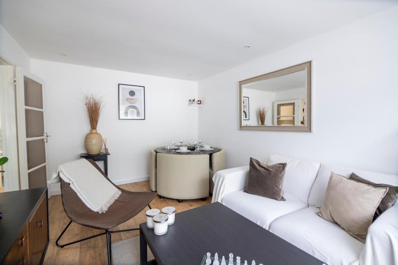 Gorgeous Modern Apartment Near Redhill Station Inc Private Garden & Parking Екстериор снимка