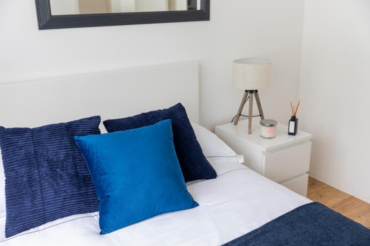 Gorgeous Modern Apartment Near Redhill Station Inc Private Garden & Parking Екстериор снимка