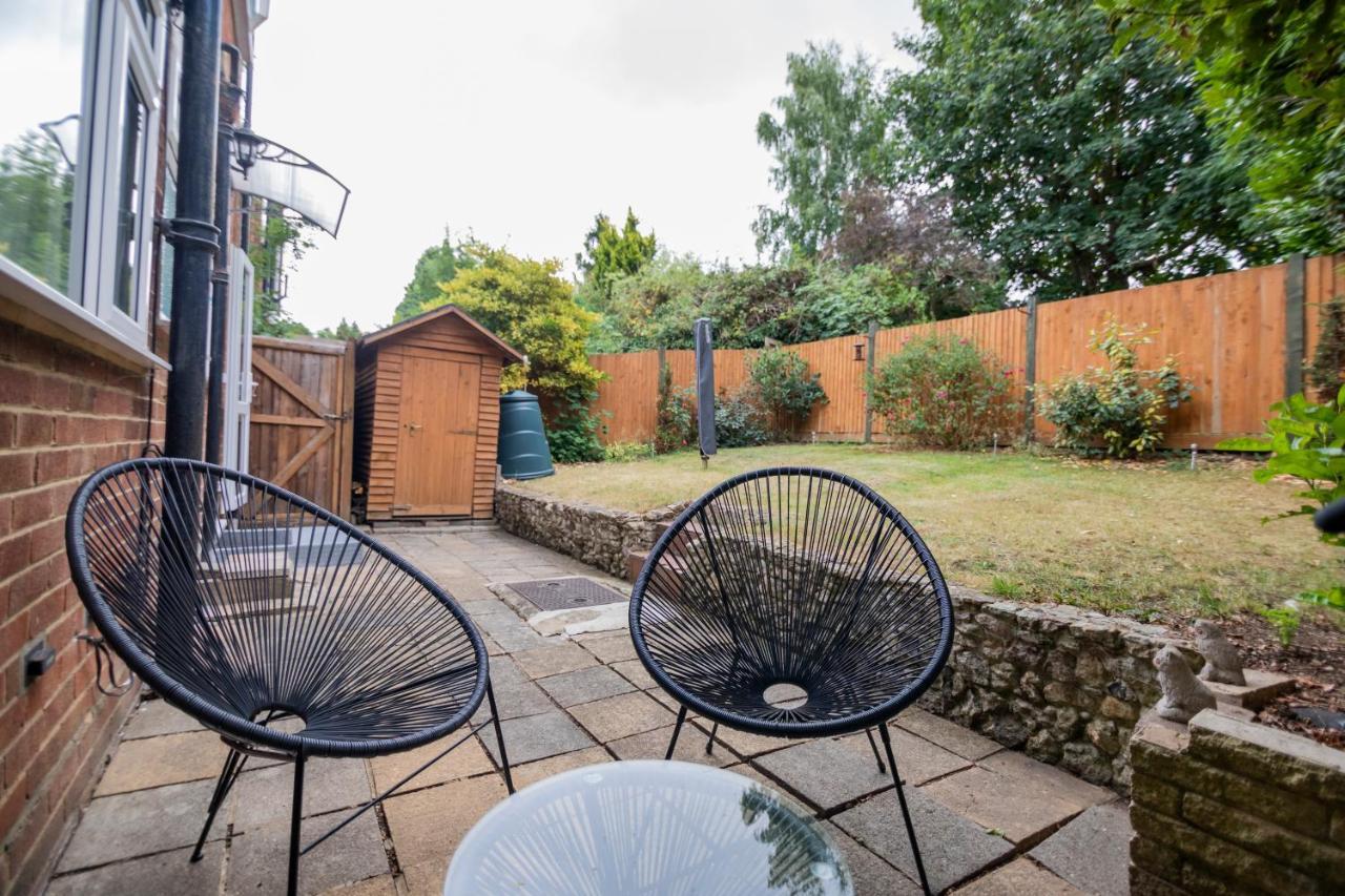 Gorgeous Modern Apartment Near Redhill Station Inc Private Garden & Parking Екстериор снимка